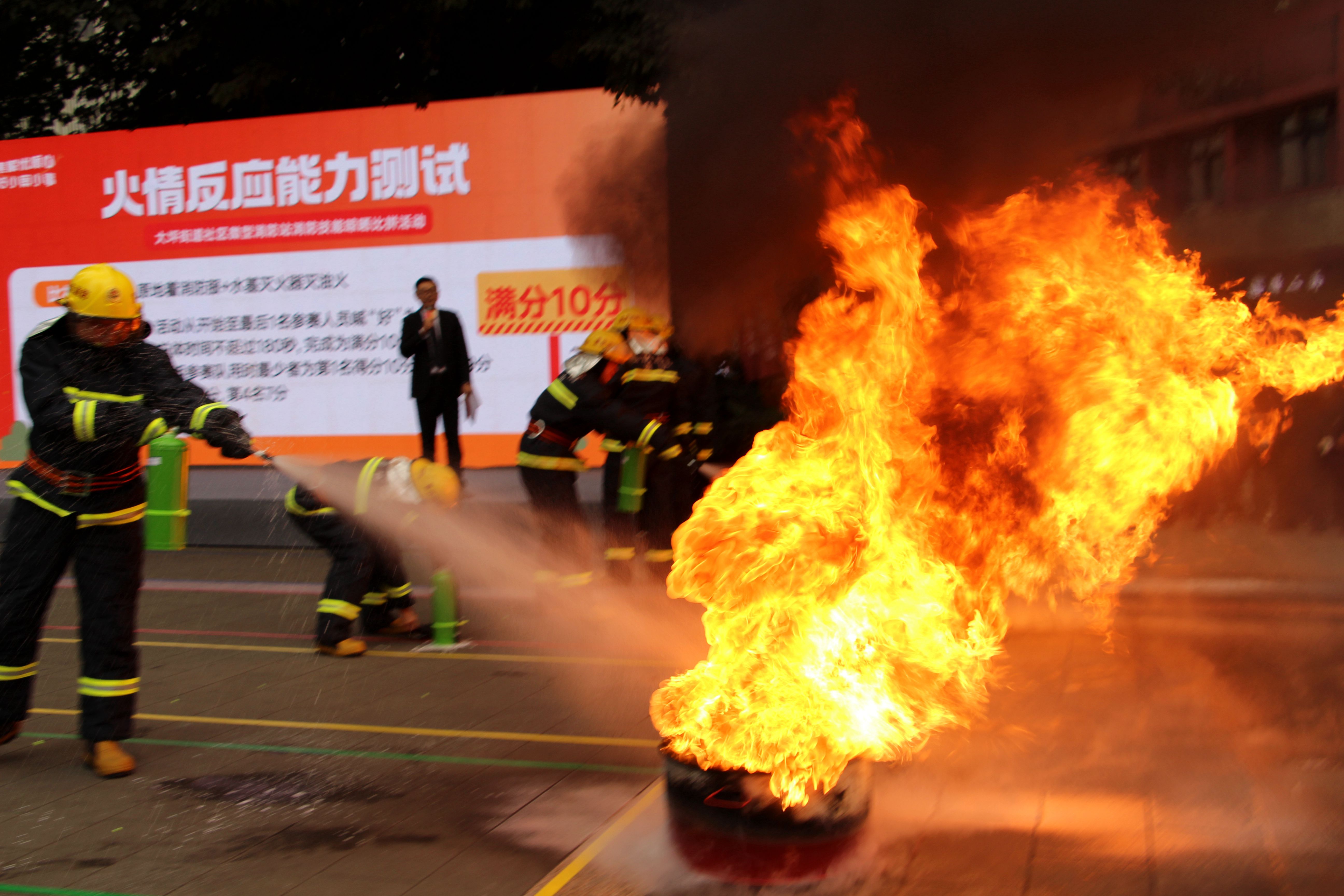 亮“絕活”!比“絕招”!賽“絕技”! 亮“絕活”!比“絕招”!賽“絕技”!