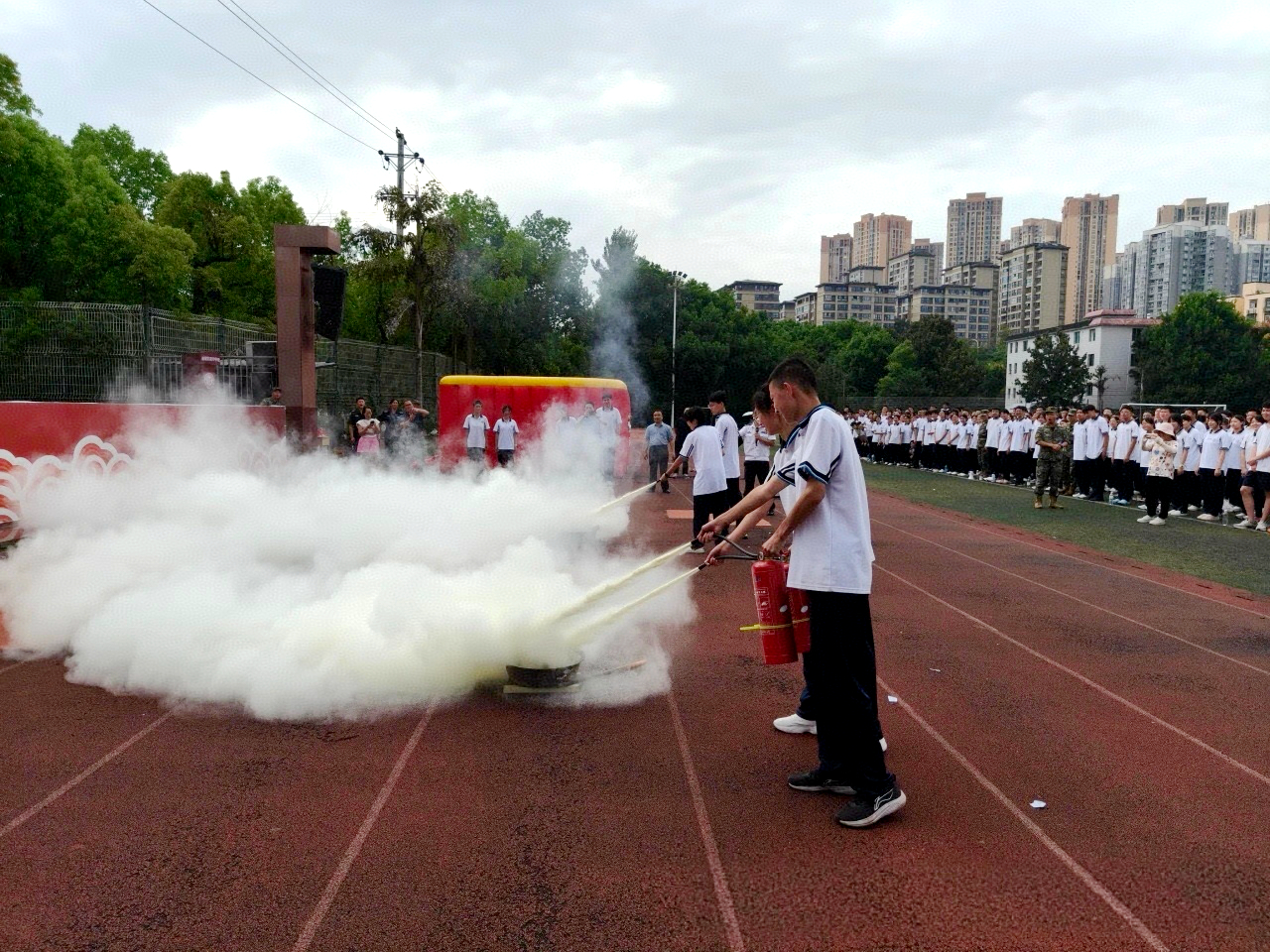 賦能高一新生 掌握安全“硬技能” 賦能高一新生 掌握安全“硬技能”